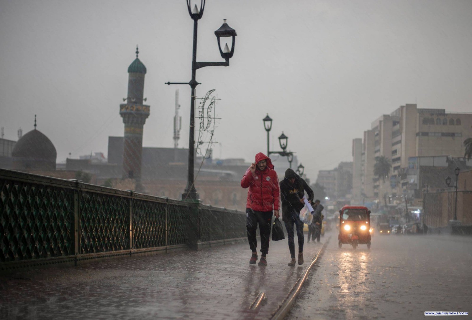 دخول السحب الرعدية الممطرة بغزارة إلى العراق.. وتحذير جدي للمسافرين